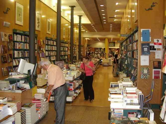 Casa del Lintro - una de las librerías